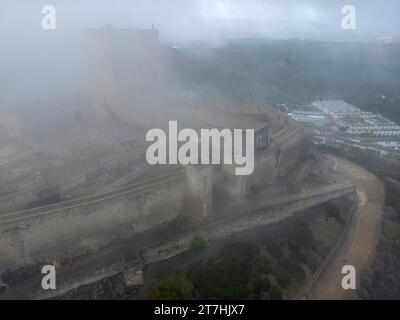 Vue aérienne drone du château d'Alcaudete dans la province de Jaén, Espagne. Banque D'Images