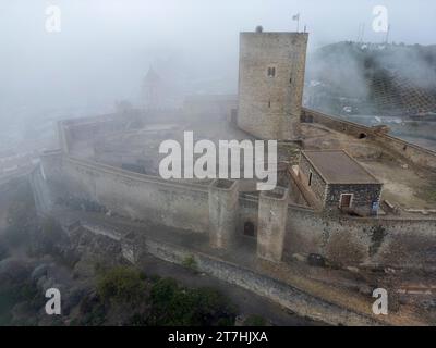 Vue aérienne drone du château d'Alcaudete dans la province de Jaén, Espagne. Banque D'Images