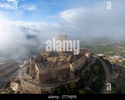 Vue aérienne drone du château d'Alcaudete dans la province de Jaén, Espagne. Banque D'Images