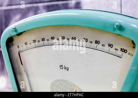 Balances à l'ancienne dans une boutique polonaise Banque D'Images