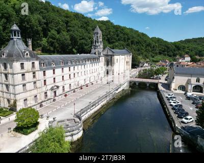 Brantome Abbaye France en Dordogne ville médiévale drone, aérien Banque D'Images