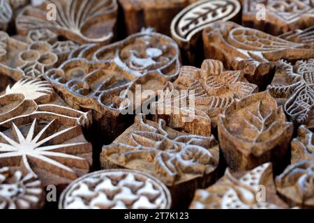 Pune, Maharashtra, Inde 03 novembre 2023 : impression en bloc pour le textile en Inde. Bloc impression processus traditionnel, timbres en bois henné, traditionnel Banque D'Images