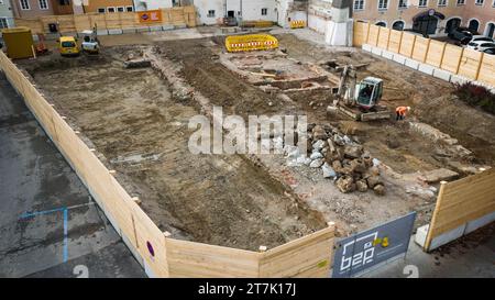 16.11.2023, Braunau am Inn, AUT, Unterwegs à Oberösterreich, Umbau, Hitler Haus, Geburtshaus, Bauvortschritt, Pressekonferenz, im Bild Baustelle, Luftaufnahme, *** 16 11 2023, Braunau am Inn, AUT, sur la route en haute-Autriche, reconstruction, Hitler House, lieu de naissance, avancement de la construction, conférence de presse, dans le chantier de construction d'image, vue aérienne, Banque D'Images