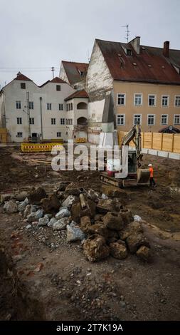 16.11.2023, Braunau am Inn, AUT, Unterwegs à Oberösterreich, Umbau, Hitler Haus, Geburtshaus, Bauvortschritt, Pressekonferenz, im Bild Baustelle, Luftaufnahme, *** 16 11 2023, Braunau am Inn, AUT, sur la route en haute-Autriche, reconstruction, Hitler House, lieu de naissance, avancement de la construction, conférence de presse, dans le chantier de construction d'image, vue aérienne, Banque D'Images