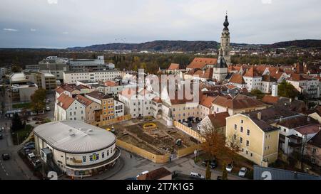 16.11.2023, Braunau am Inn, AUT, Unterwegs à Oberösterreich, Umbau, Hitler Haus, Geburtshaus, Bauvortschritt, Pressekonferenz, im Bild Baustelle, Luftaufnahme, *** 16 11 2023, Braunau am Inn, AUT, sur la route en haute-Autriche, reconstruction, Hitler House, lieu de naissance, avancement de la construction, conférence de presse, dans le chantier de construction d'image, vue aérienne, Banque D'Images