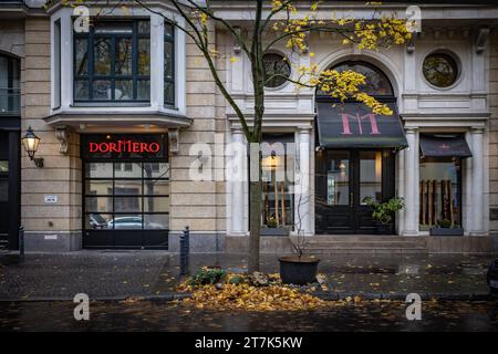Berlin das ehemalige 5-Sterne-Hotel Brandenburger Hof, danach Dormero in der Eislebener Straße unweit Kurfürstendamm wird zur Zeit als Flüchtlingsunterkunft genutzt - 16.11.2023 Berlin *** Berlin l'ancien hôtel 5 étoiles Brandenburger Hof, Dormero dans Eislebener Strasse non loin de Kurfürstendamm est actuellement utilisé comme logement de réfugiés 16 11 2023 Berlin Credit : Imago/Alamy Live News Banque D'Images