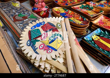 Bel artisanat traditionnel, à vendre pendant la Foire de l'artisanat à Pune. Mise au point sélective. Banque D'Images