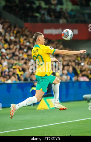 Melbourne, Victoria, Australie. 16 novembre 2023. MELBOURNE, AUSTRALIE - 16 NOVEMBRE : Lewis Miller d'Australie lors du match de qualification pour la coupe du monde de la FIFA 2026 entre Australia Socceroos et Bangladesh au AAMI Park le 16 novembre 2023 à Melbourne, Australie (image de crédit : © Chris Putnam/ZUMA Press Wire) À USAGE ÉDITORIAL UNIQUEMENT ! Non destiné à UN USAGE commercial ! Banque D'Images