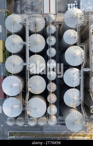 Documentation photographique aérienne de quelques silos industriels Banque D'Images