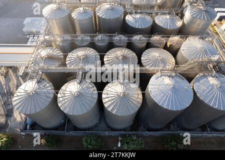 Documentation photographique aérienne de quelques silos industriels Banque D'Images