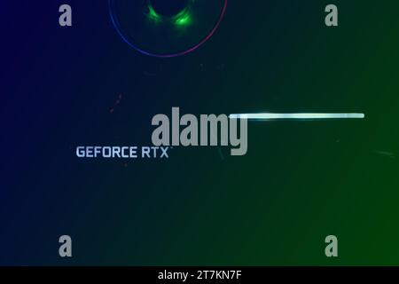 Moscou, Russie - 30 novembre 2021 : ordinateur de jeu GeForce RTX 3060TI traitement graphique par Nvidia. Refroidisseur AMD avec rétroéclairage. Cryptocurrenc Banque D'Images