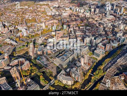 West End, Whitehall Road dans le centre-ville de Leeds, West Yorkshire, nord de l'Angleterre, Royaume-Uni, photographié depuis les airs Banque D'Images