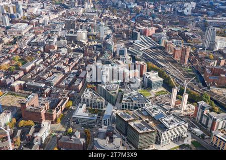 West End, Whitehall Road dans le centre-ville de Leeds, West Yorkshire, nord de l'Angleterre, Royaume-Uni, photographié depuis les airs Banque D'Images