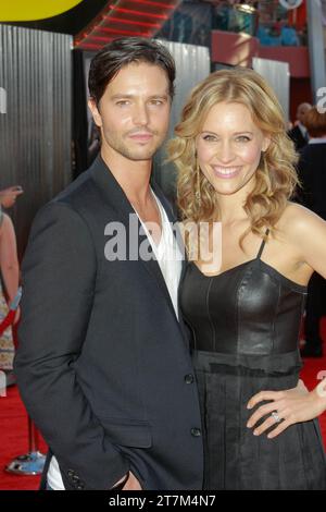 Kadee Strickland et Jason Behr à la première mondiale de Real Steel de DreamWorks Pictures. Arrivées retenues à l'amphithéâtre Gibson à Universal City, CA, le 2 octobre 2011. Crédit photo : Joseph Martinez / Picturelux Banque D'Images