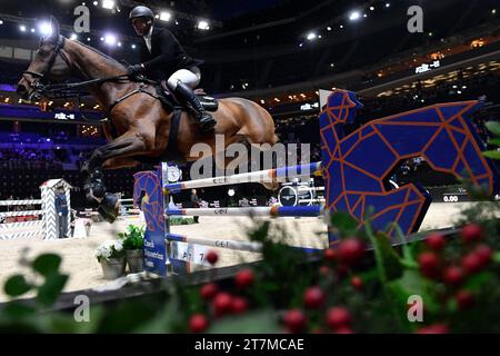 Prague, République tchèque. 16 novembre 2023. Équestre VLADIMIR TRETERA de la République tchèque en GCL e15 1e classe individuelle Int. Compétition de saut lors des Playoffs Longines Global Champions 2023 à Prague en République tchèque. (Image de crédit : © Slavek Ruta/ZUMA Press Wire) USAGE ÉDITORIAL SEULEMENT! Non destiné à UN USAGE commercial ! Banque D'Images