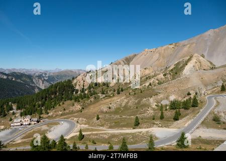 Route vers le Col d'Izoard dans les Hautes Alpes de France Banque D'Images