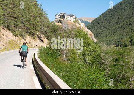 Route vers le Col d'Izoard dans les Hautes Alpes de France Banque D'Images