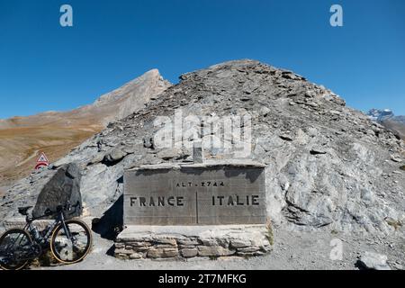 Route vers le Col d'Angel à la frontière entre la France et l'Italie Banque D'Images