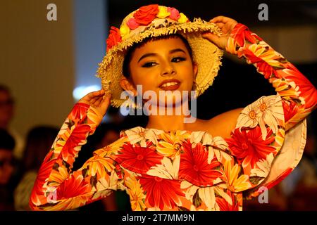 Valence, Carabobo, Venezuela. 15 novembre 2023. 15 novembre 2023. 63 modèles défilés que ''Sofi Shop est également en train de devenir une marque internationale, était cette année en République Dominicaine dans une Fashion week, puis en Colombie Fashion week et maintenant nous nous préparons à aller l'année prochaine à Orlando Fashion week. (Image de crédit : © Juan Carlos Hernandez/ZUMA Press Wire) USAGE ÉDITORIAL SEULEMENT! Non destiné à UN USAGE commercial ! Banque D'Images