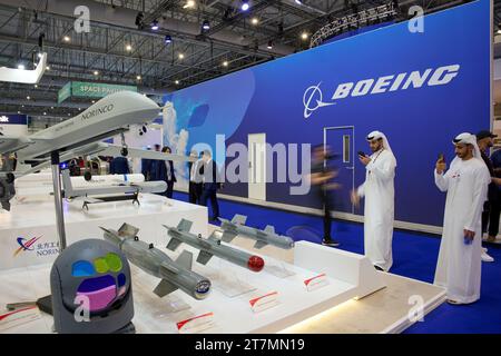 DUBAÏ, Émirats arabes Unis, 16 novembre 2023. Scènes du jour 4 du Dubai Airshow 2023. L’événement s’est tenu à l’aéroport international DWC Maktoum à Dubaï entre le 13 et le 17 novembre 2023 Banque D'Images