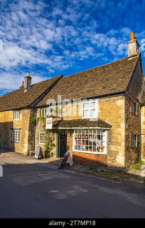 La boulangerie historique et traditionnelle Lacock sur Church Street est une attraction touristique populaire dans le village de Lacock, Wiltshire, Angleterre, Royaume-Uni Banque D'Images