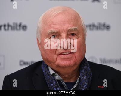 Neu Isenburg, Allemagne. 16 novembre 2023. Hans-Ullrich 'Ulli' Wegner, entraîneur de boxe, participe à un événement de presse organisé par la Fondation allemande d'aide au sport à Gravenbruch à l'occasion de son intronisation au 'Hall of Fame of German Sport'. Crédit : Arne Dedert/dpa/Alamy Live News Banque D'Images