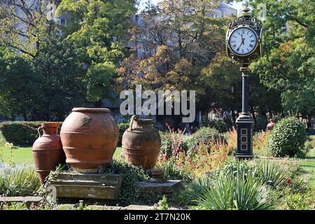 Jardins de Cişmigiu (Grădina Cișmigiu), Bulevardul Regina Elisabeta, Centre historique, Bucarest, Municipalité de Bucarest, Roumanie, Europe Banque D'Images