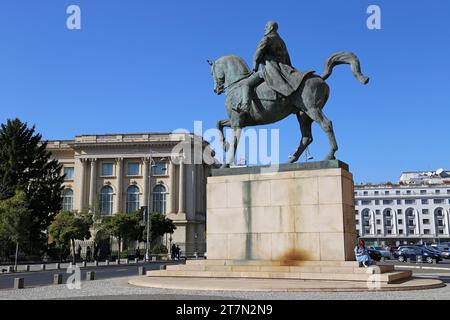 Statue équestre du roi Carol I, Piața Revoluției (place de la Révolution), Vieille ville, Centre historique, Bucarest, Municipalité de Bucarest, Roumanie, Europe Banque D'Images