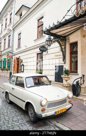 Voiture Trabant fabriquée en Allemagne de l'est pendant l'ère communiste, Nowa Huta, Cracovie, Pologne, Europe Banque D'Images