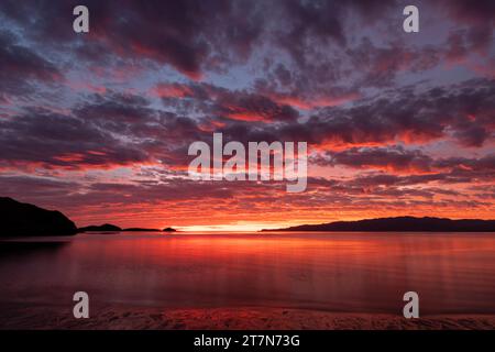 Lever de soleil sur Bahia San Luis Gonzaga, Baja California Norte, Mexique Banque D'Images