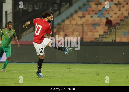 Le Caire, Égypte. 16 novembre 2023. ÉGYPTE, le Caire, 16 novembre 2023 - Mohamed Salah, de l'Égypte, inscrit un but lors de la qualification pour la coupe du monde 2026 - CAF, match de phase de groupes entre l'Égypte et Djibouti au Cairo International Stadium. Photo Mohammad Bayoumy/SFSI crédit : Sebo47/Alamy Live News Banque D'Images