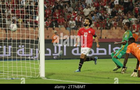 Le Caire, Égypte. 16 novembre 2023. ÉGYPTE, le Caire 16 novembre 2023 - l'égyptien Mohamed Salah marque un 2e but lors de la qualification pour la coupe du monde 2026 - CAF, match de phase de groupes entre l'Égypte et Djibouti au Stade international du Caire. Photo Mohammad Bayoumy/SFSI crédit : Sebo47/Alamy Live News Banque D'Images