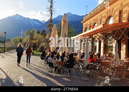 Café Darling. Passeggiata Lungo Passirio. Passerpromenade. Merano (Meran), Tyrol du Sud (Haut-Adige, Südtirol), Italie. Banque D'Images