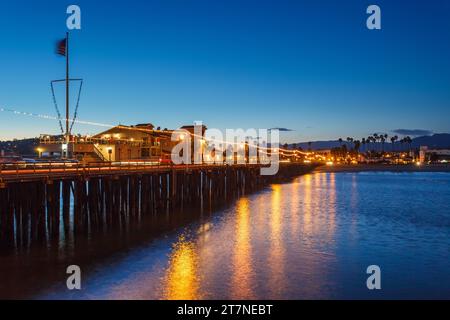 Jetée à Santa Barbara ay nuit Banque D'Images