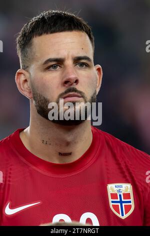 Oslo, Norvège 16 novembre 2023 Aron Donnum de Norvège et Toulouse fc lors de l'hymne national pour la Norvège lors du 2024 match de qualification du Groupe A entre la Norvège et les îles Féroé organisé à l'Ullevaal Stadion d'Oslo, Norvège crédit : Nigel Waldron/Alamy Live News Banque D'Images