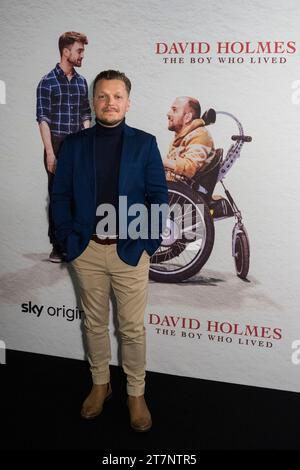 Londres, Royaume-Uni. 16 novembre 2023. Marc Mailley (Stunt Double pour Daniel Radcliffe), assiste à la première britannique de David Holmes : The Boy Who Lived de Sky au 8 Northumberland Avenue. Le film est une histoire de cascadeur adolescent David Holmes, sélectionné pour jouer le double cascadeur de Daniel Radcliffe dans le premier film de Harry Potter, et qui, tout en travaillant sur l'avant-dernier film, a été paralysé par une lésion vertébrale débilitante. Crédit : Stephen Chung/EMPICS/Alamy Live News Banque D'Images