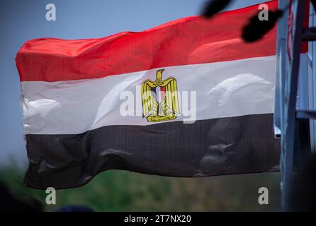 Le drapeau national de l'Égypte Banque D'Images