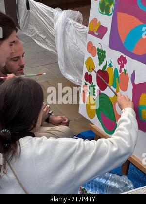 Projet artistique de rue créé par ArteBrije Studio en collaboration avec des enfants immigrés à Saragosse, Espagne Banque D'Images