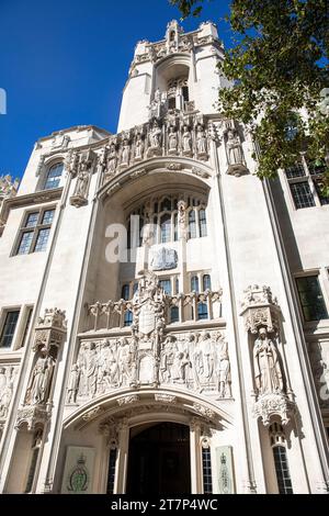 Bâtiment de la Cour suprême du Royaume-Uni sur Parliament Square Londres, façade en pierre du Middlesex Guildhall, Angleterre, Royaume-Uni, 2023 Banque D'Images