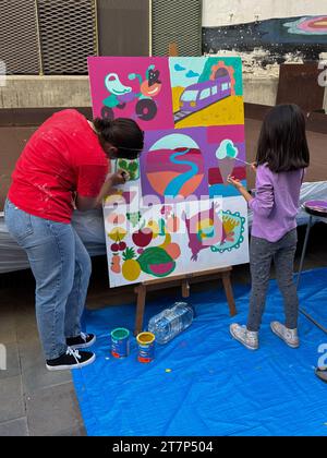 Projet artistique de rue créé par ArteBrije Studio en collaboration avec des enfants immigrés à Saragosse, Espagne Banque D'Images