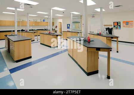 Tables de laboratoire de chimie dans une classe de sciences de l'école secondaire Skyline à Idaho Falls, Idaho Banque D'Images