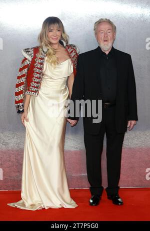 Londres, Royaume-Uni. 16 novembre 2023. Giannina Facio et Ridley Scott assistent à la première britannique « Napoleon » à l'Odeon Luxe Leicester Square à Londres. Crédit : SOPA Images Limited/Alamy Live News Banque D'Images