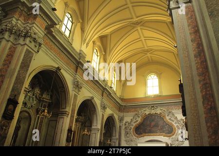 Manduria, Italie. Intérieur de l'église baroque Sainte-Marie de Constantinople du 17e siècle. Banque D'Images