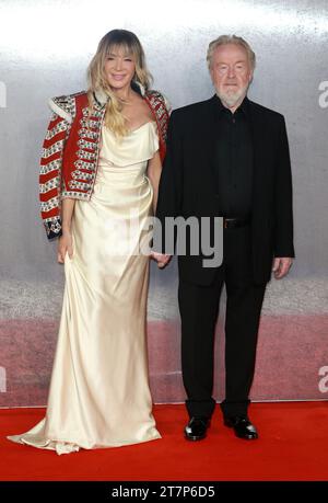 Londres, Royaume-Uni. 16 novembre 2023. Giannina Facio et Ridley Scott assistent à la première britannique « Napoleon » à l'Odeon Luxe Leicester Square à Londres. (Photo Fred Duval/SOPA Images/Sipa USA) crédit : SIPA USA/Alamy Live News Banque D'Images