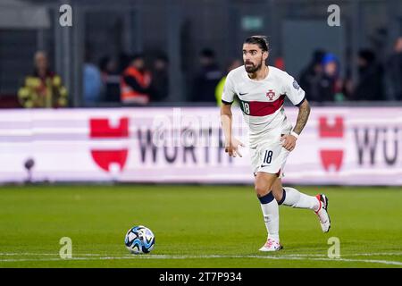 Vaduz, Liechtenstein. 17 novembre 2023. Vaduz, Liechtenstein, 16 novembre 2023 : Ruben Neves (18 Portugal) contrôle le ballon lors du match de football UEFA European Qualifiers entre le Liechtenstein et le Portugal au Rheinpark Stadion à Vaduz, Liechtenstein. (Daniela Porcelli/SPP) crédit : SPP Sport Press photo. /Alamy Live News Banque D'Images