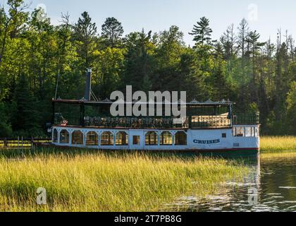 Excursion en bateau sur le lac Itasca dans le parc national du lac Itasca dans le Minnesota Banque D'Images