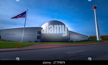 Springfield ma—8 novembre 2023 ; vue extérieure du Naismith Memorial Basketball Hall of Fame, un musée d'histoire américaine consacré à la physe canado-américaine Banque D'Images