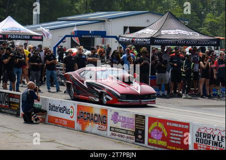 Muscle cars course sur la piste de dragsters du Maryland International Raceway à Mechanicsville Banque D'Images