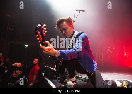 16 novembre 2023 : Tom Fletcher, Danny Jones, Dougie Poynter et Harry Judd du groupe pop britannique â€˜McFlyâ€™ se produisent la deuxième nuit au Manchester Victoria Warehouse lors de leur Power Play UK Tour 2023 (image de crédit : © Myles Wright/ZUMA Press Wire) POUR USAGE ÉDITORIAL UNIQUEMENT ! Non destiné à UN USAGE commercial ! Banque D'Images