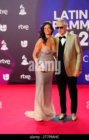 16 novembre 2023, Séville, Andalousie, Espagne : Andrea Bocelli, Veronica Berti assiste au tapis rouge lors de la 24e édition des Latin GRAMMY Awards à la FIBES le 16 novembre 2023 à Séville, Espagne (crédit image : © Jack Abuin/ZUMA Press Wire) À USAGE ÉDITORIAL SEULEMENT! Non destiné à UN USAGE commercial ! Banque D'Images